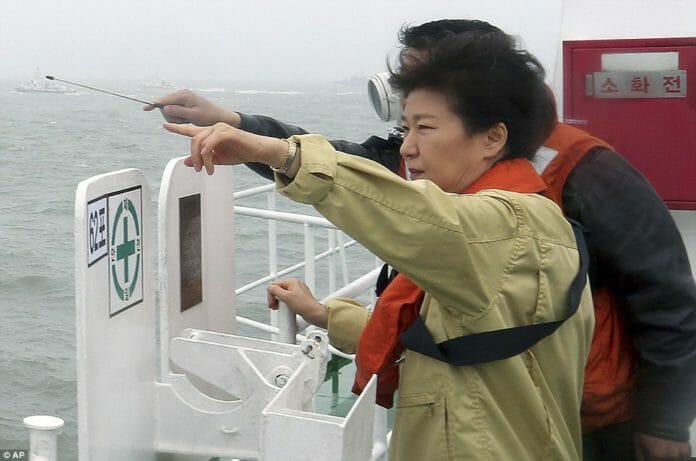 Chìm phà Sewol: Toàn cảnh ngày 21/4/2014 - 87 người chết - Sai phạm hàng loạt trong ngành vận tải biển - Sa thải và cảnh cáo hàng loạt quan chức chính phủ