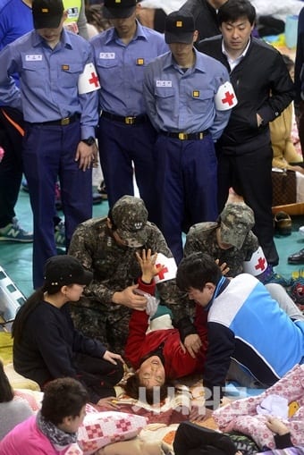 Chìm phà Sewol: Toàn cảnh ngày 21/4/2014 - 87 người chết - Sai phạm hàng loạt trong ngành vận tải biển - Sa thải và cảnh cáo hàng loạt quan chức chính phủ