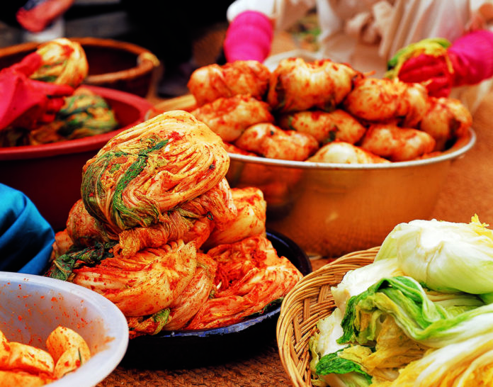 Hướng dẫn tự muối kimchi cải thảo tại nhà theo công thức của người Hàn
