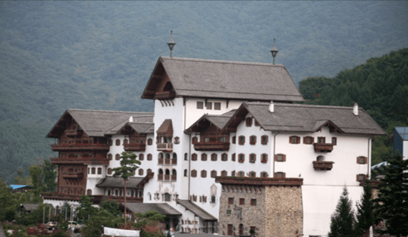 Khách sạn Tirol