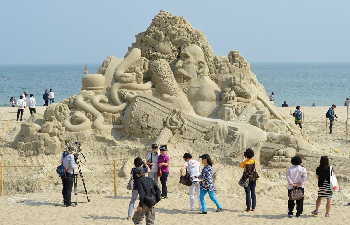 Lễ hội cát ở bãi biển Haeundae, Busan