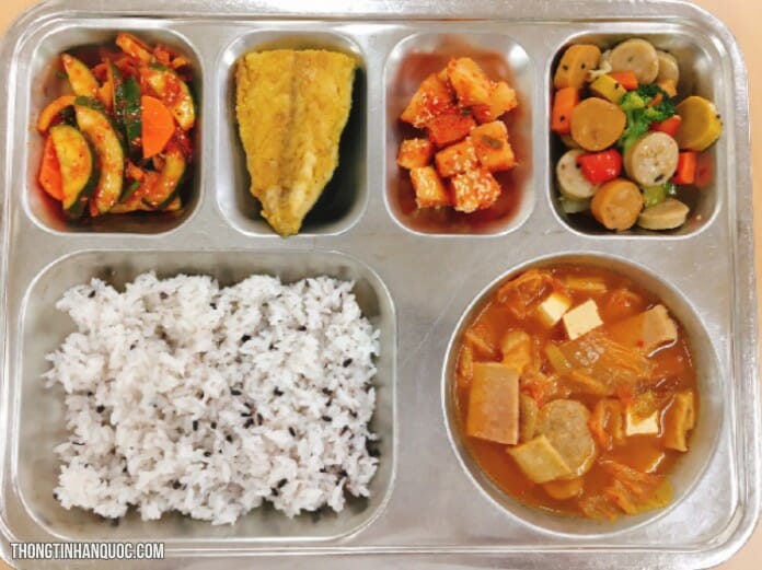 Bữa trưa của học sinh Hàn Quốc như thế nào?