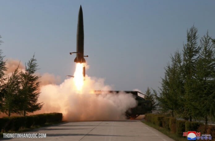 Bắc Hàn từ chối nhân gạo, khiêu khích tên lửa
