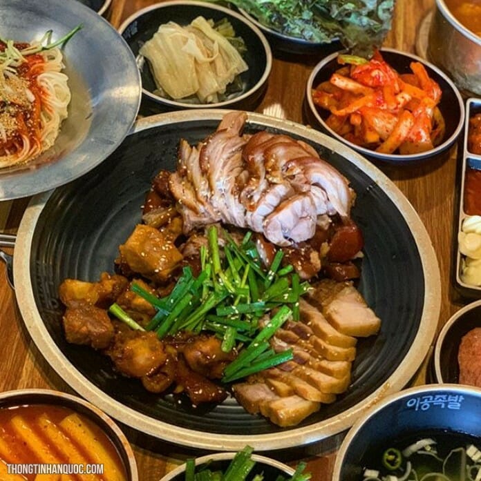 Ăn buffet chân giò và thịt luộc chất lượng ở Seoul