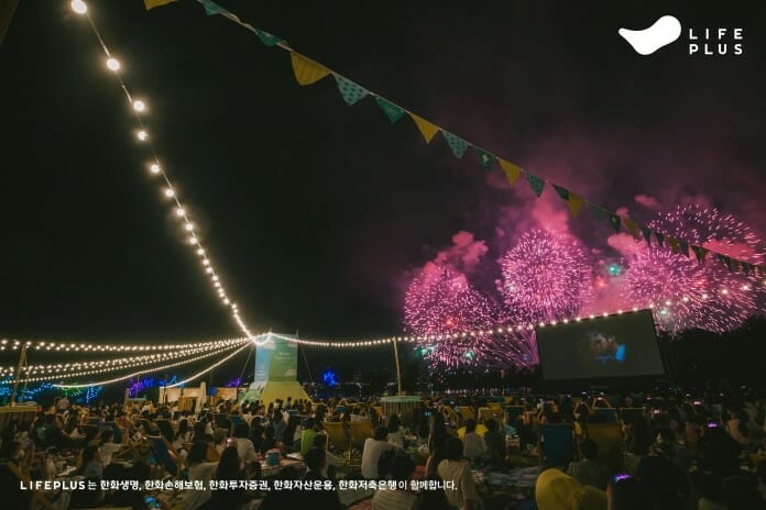 Xem phim và ngắm pháo hoa miễn phí bên sông Hàn