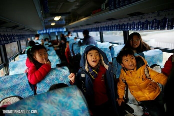 Hàn Quốc làm gì để tránh bỏ quên học sinh trên xe bus?
