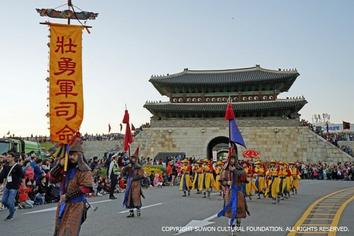 Lễ rước kiệu vua Jeongjo tại pháo đài Hwaseong