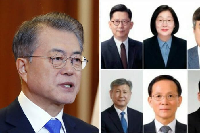 Tổng thống Hàn Quốc Moon Jae In thay đồng loạt 8 bộ trưởng