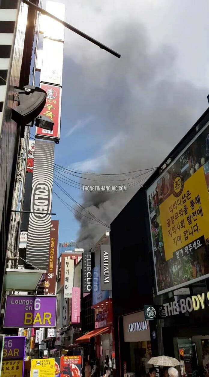 Cháy lớn ở khu phố shopping Myeongdong