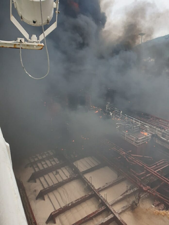 Tàu chở dầu ở Ulsan phát nổ làm 9 người bị thương
