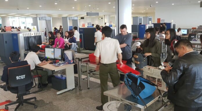 Khách Hàn Quốc trộm ví tiền ở Nội Bài, bị bắt ở Cam Ranh