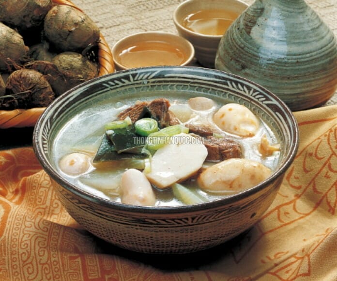 Món ăn trong ngày Tết Trung thu ở Hàn Quốc: Canh khoai sọ.
