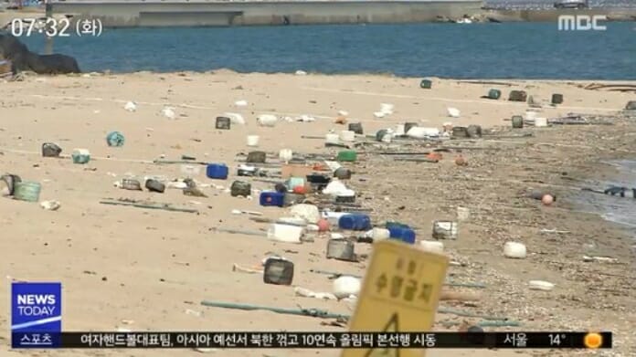 Xả 6 tấn rác ra biển để...có cái mà nhặt trong ngày "Làm sạch bờ biển"