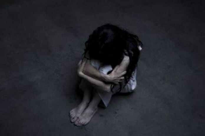 Cô gái Hàn Quốc tự tử vì bị quay lén trong phòng thay đồ bệnh viện