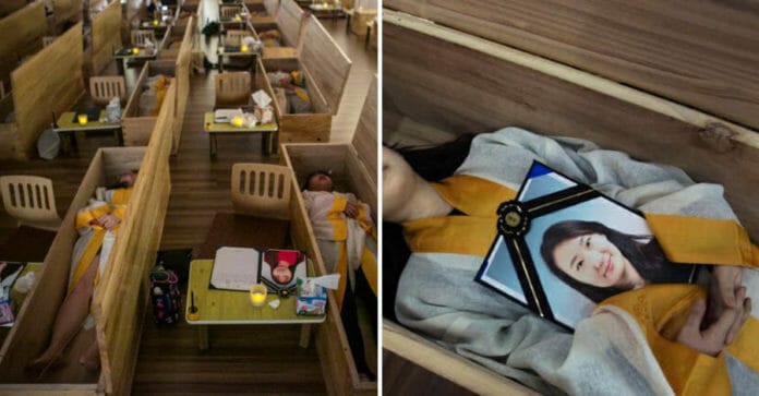 Trào lưu đám tang giả ở Hàn Quốc: Chết giả để sống ý nghĩa hơn, biết yêu thương hơn