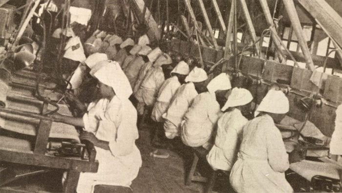Phụ nữ Hàn Quốc trong một công xưởng dệt may dưới thời Nhật trị.