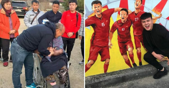 HLV Park Hang Seo đưa đội U23 Việt Nam về thăm quê hương, bật khóc khi gặp mẹ 90 tuổi