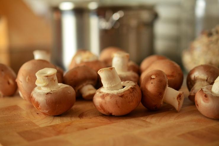 http://www.foodeatsafe.com/wp-content/uploads/2018/11/brown-mushrooms-close-cook-36438.jpg