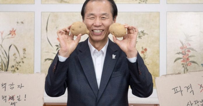 Gangwon "giải cứu" khoai tây qua MXH giúp nông dân qua cơn đại dịch virus Vũ Hán