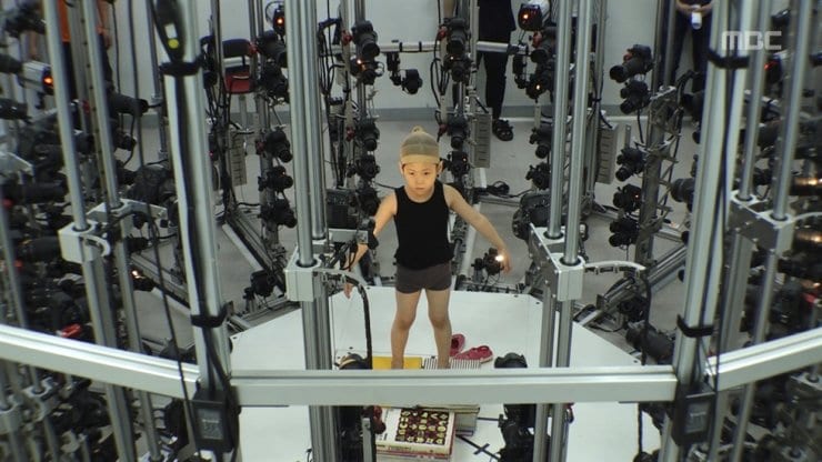 A child model with similar features to Na-yeon goes through 3-D scanning to make the digitized figure. Courtesy of MBC
