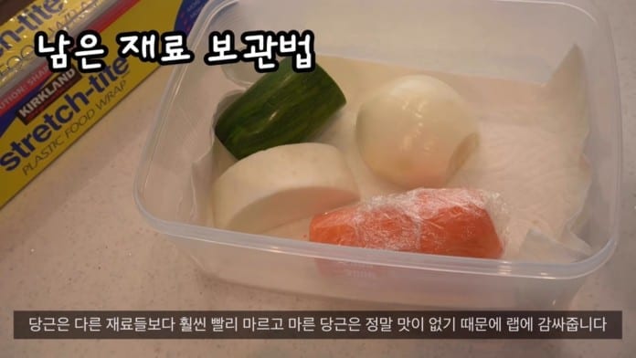 A plastic container filled with food

Description automatically generated