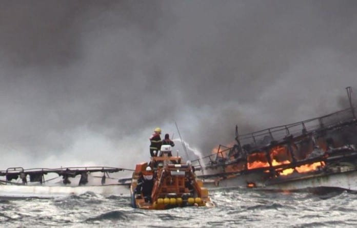 Hàn Quốc nỗ lực tìm kiếm các thuyền viên mất tích trong vụ cháy ...