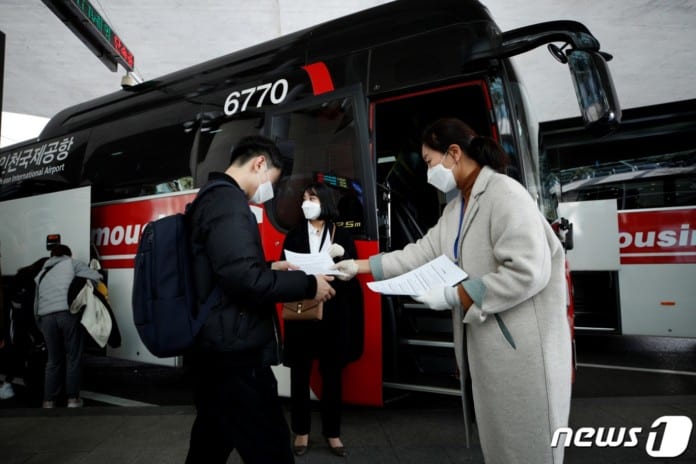 해외 입국자, 승용차 귀가 권장…"전용 버스·KTX 전용칸도 마련"