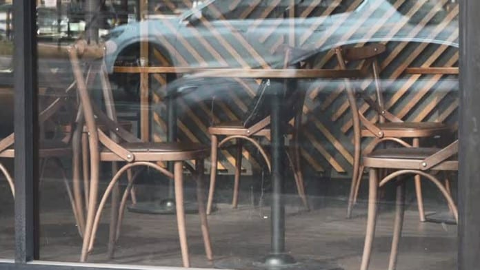 처벌 강화에도 지정 격리 장소 이탈…마트 · 커피숍 방문 | SBS 뉴스