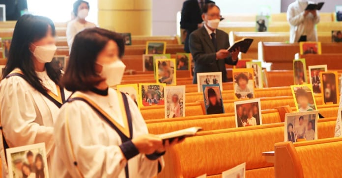 Các cơ sở tôn giáo ở Hàn Quốc bắt đầu hoạt động trở lại sau 2 tháng đóng cửa