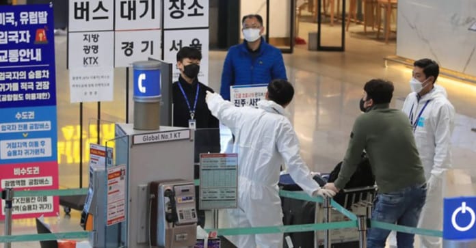 Hàn Quốc phạt tù người vi phạm quy định tự cách ly tới 01 năm