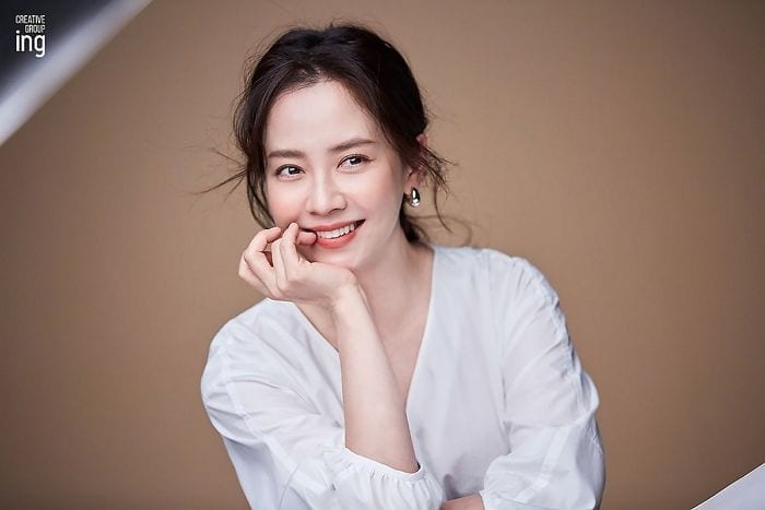 “Mợ ngố” Song Ji Hyo khiến fan nam “đổ gục” chỉ trong 1s với loạt ảnh mới