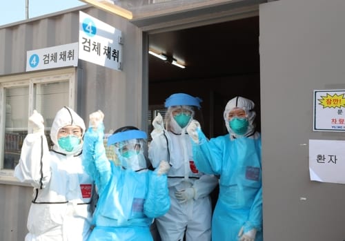 Clip cuộc sống bên trong container của các nữ y tá Hàn Quốc thời đại dịch