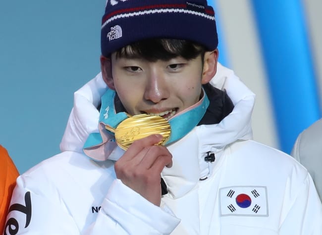 Dở khóc dở cười khi Hàn Quốc trừng phạt nhà vô địch Olympic vì "tụt quần" đồng đội