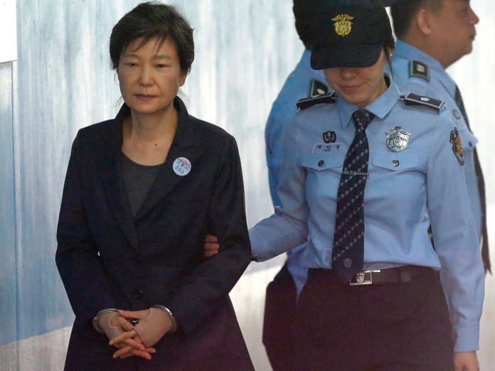 Park Geun Hye trở thành tổng thống đầu tiên của Hàn Quốc bị đề nghị mức án 35 năm tù