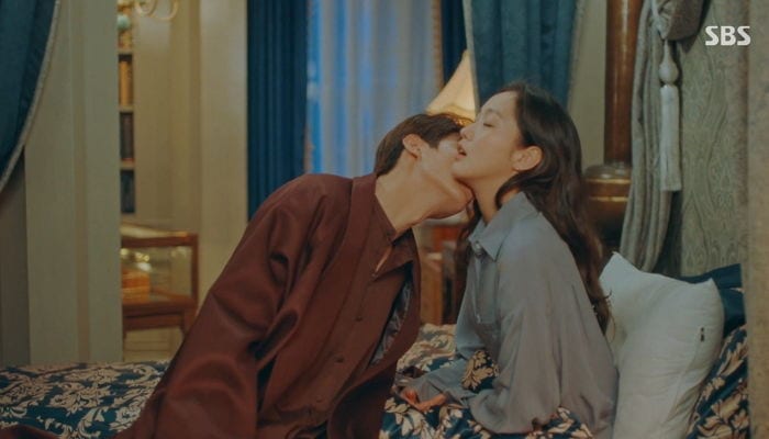 QVBD chạm đáy nỗi đau vì nụ hôn táo bạo của Lee Min Ho, dân Việt lại khen ầm ầm