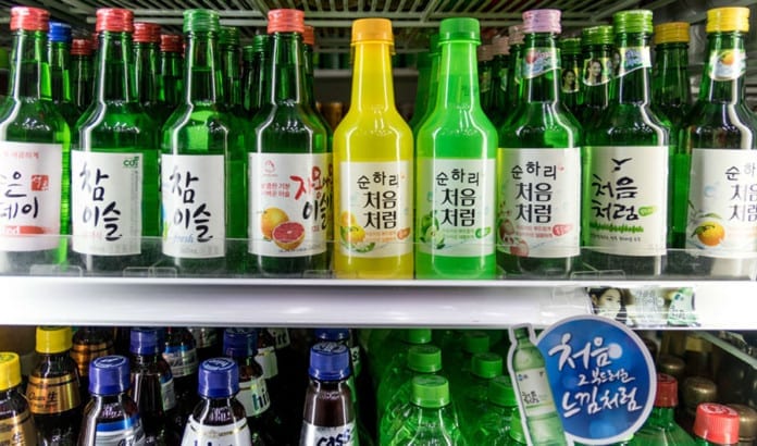 Đồ uống quốc dân Hàn Quốc ra mắt phiên bản mới toanh: "Soju bây giờ không đắng nữa rồi"