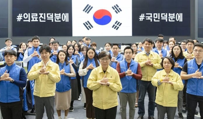 7000 người dân Hàn Quốc tham gia chiến dịch tri ân các nhân viên y tế, những anh hùng chống dịch COVID-19
