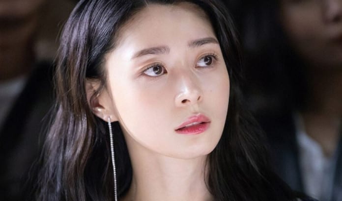 Kwon Na Ra: Suýt bị bắt cóc, nữ phụ xinh đẹp của Itaewon Class & tin đồn với Lee Jong Suk