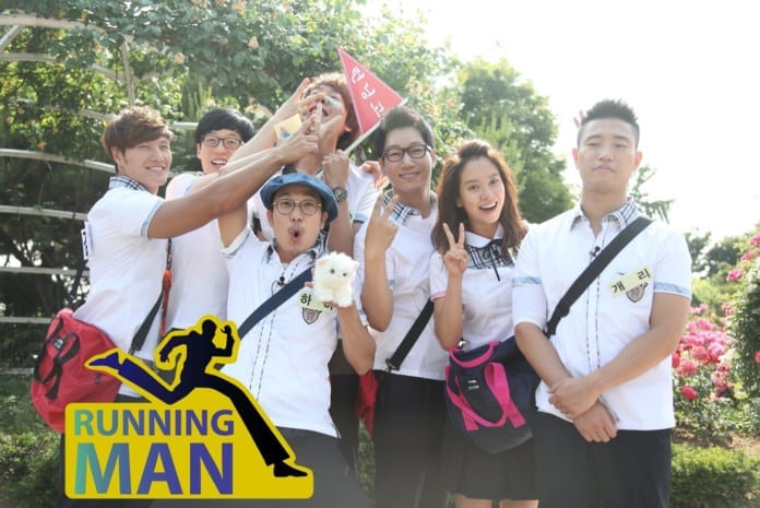 Song Ji Hyo và các thành viên của gia đình Running Man, khi còn Gary tham gia.