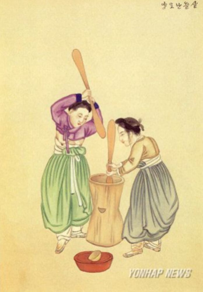 Phụ nữ Hàn Quốc giã gạo trong một bức tranh dân gian với trang phục hanbok để lộ ngực.