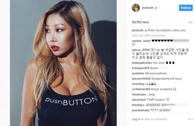 Jessi thoải mái khoe bộ ngực PTTM trên Instagram của cô.