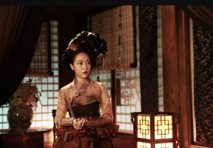 Hình ảnh một cô gái mặc gisaeng hanbok trong một bộ phim cổ trang của Hàn Quốc.