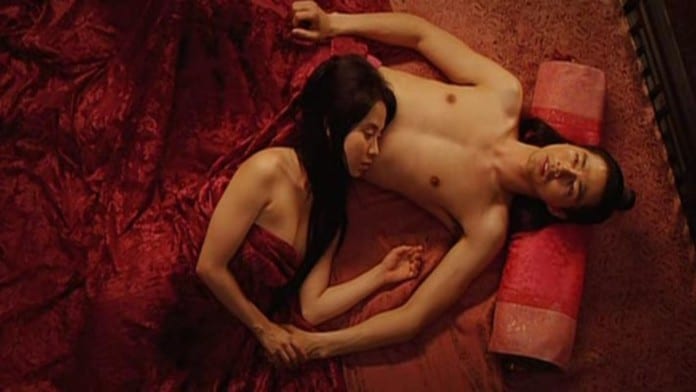 Song Ji Hyo "cởi đồ" trong bộ phim cổ trang gây tranh cãi.