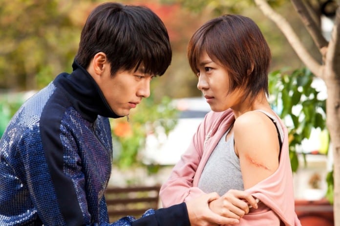 Diễn viên Ha Ji Won cùng bạn diễn Hyun Bin trong phim truyền hình đình đám Secret Garden.