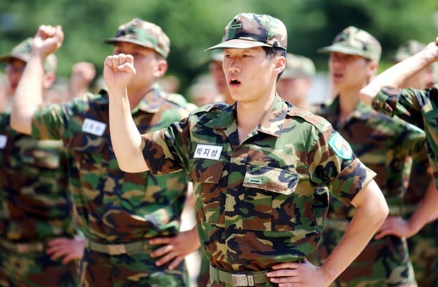 Nghĩa vụ quân sự ở Hàn Quốc - Cầu thủ Park Ji Sung