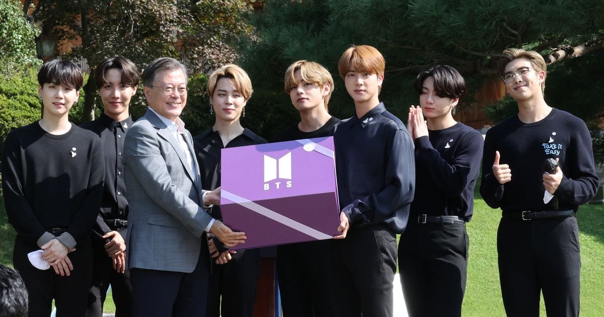 Nghĩa vụ quân sự ở Hàn Quốc - Nhóm nhạc BTS & Tổng thống Moon Jae In
