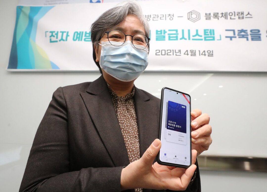 Hàn Quốc bắt đầu cấp giấy chứng nhận tiêm phòng COVID-19, miễn cách ly cho người đã tiêm vắc xin