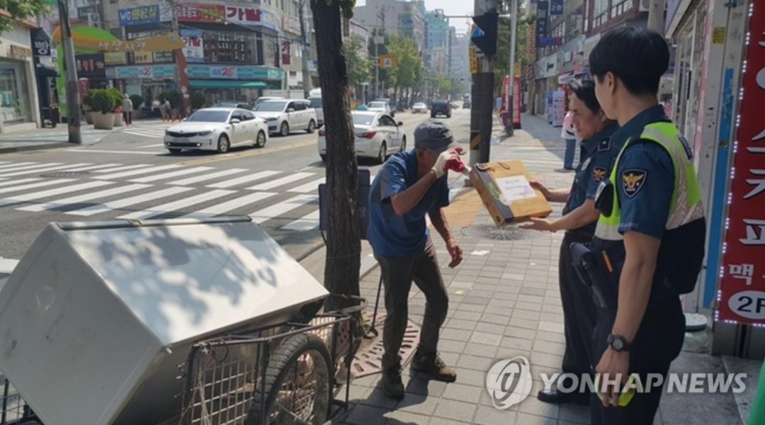 Người già Hàn Quốc nhìn từ vụ cụ già nhặt phế liệu lỡ làm xước xe Audi