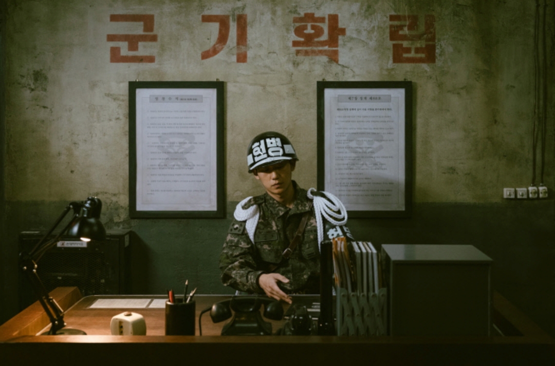 "D.P." - Bộ phim đầy ám ảnh về đề tài bạo lực trong quân đội Hàn Quốc